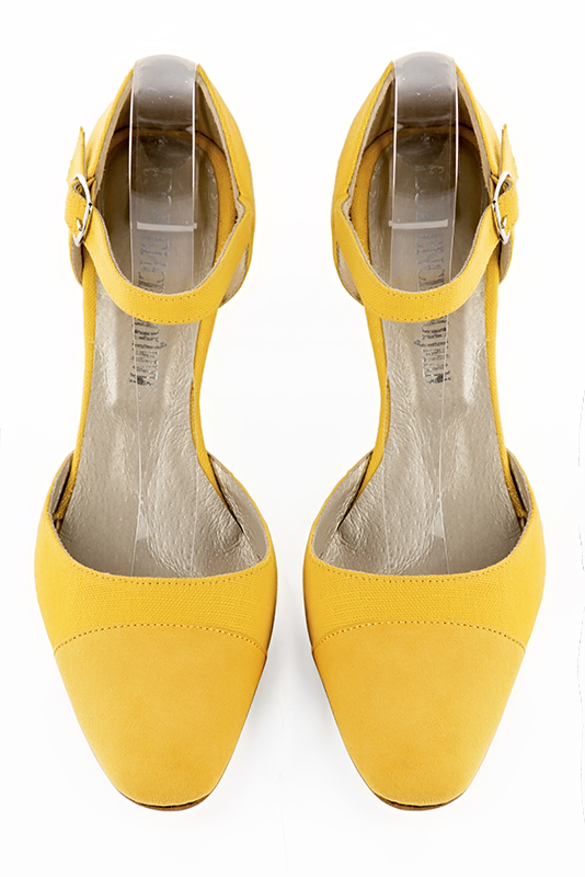 Chaussure jaune outlet a talon